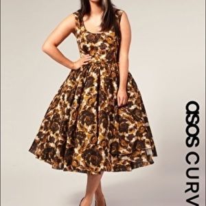 Beautiful Mid Length Dress w built in tulle skirt